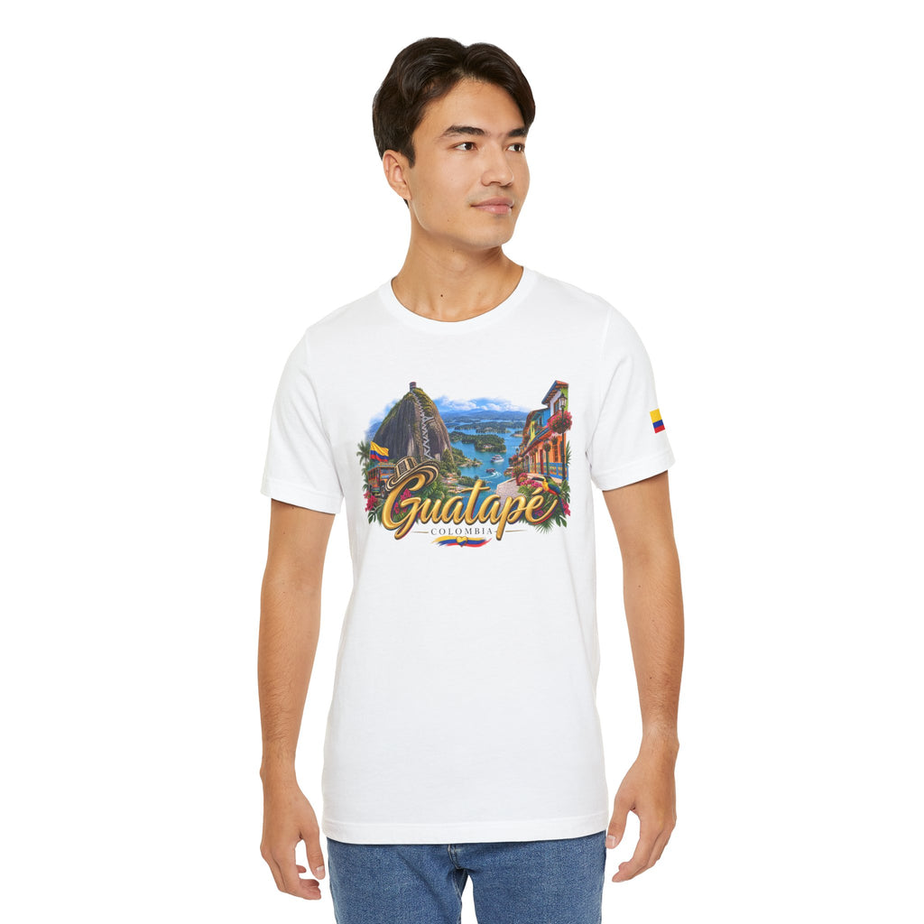 Camiseta Colombia Dorada – Guatapé Colombia | Diseño Turístico Premium con Bandera Colombiana | Colección Destinos de Colombia